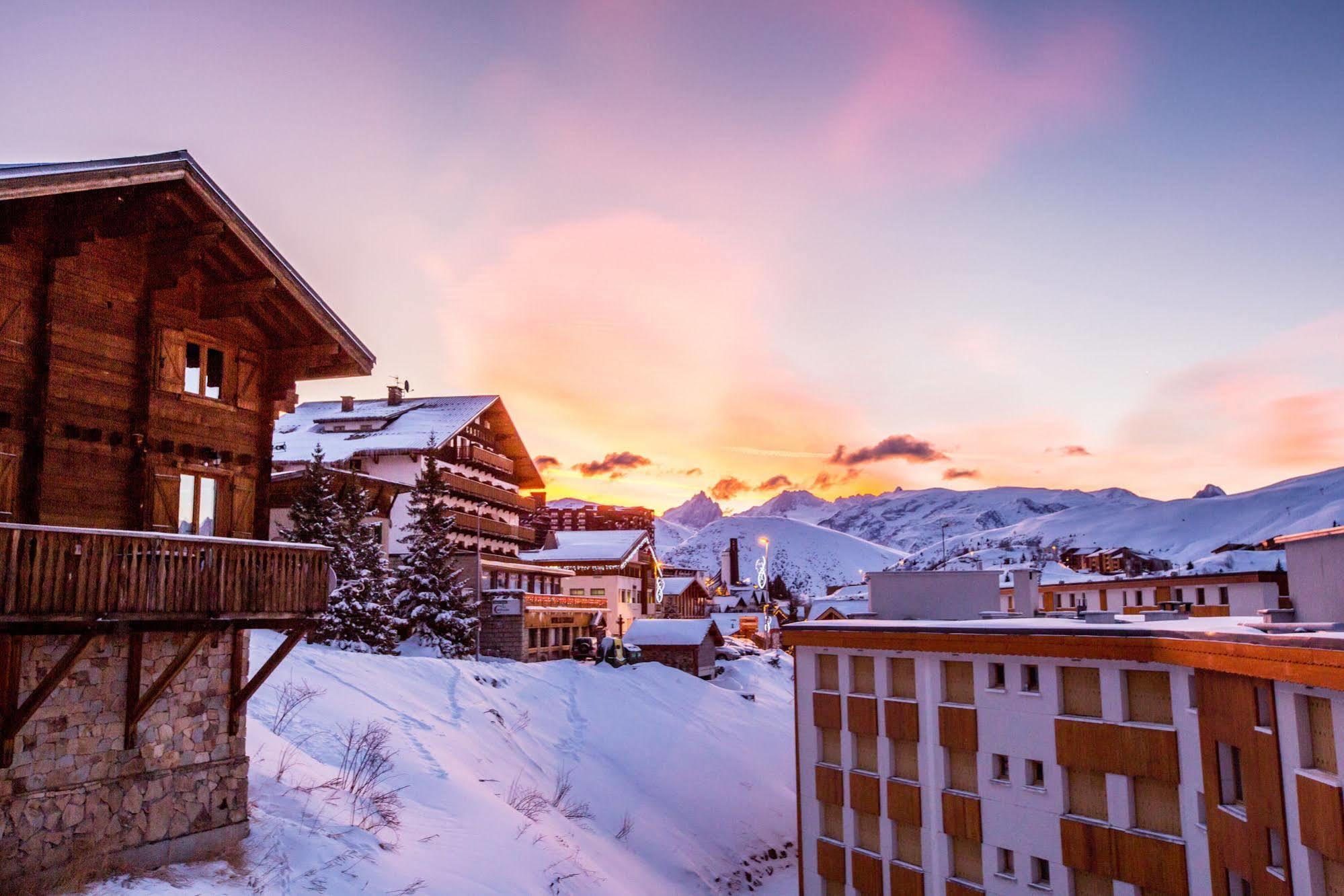 Langley Hôtel Le Petit Prince Alpe dʼHuez Extérieur photo